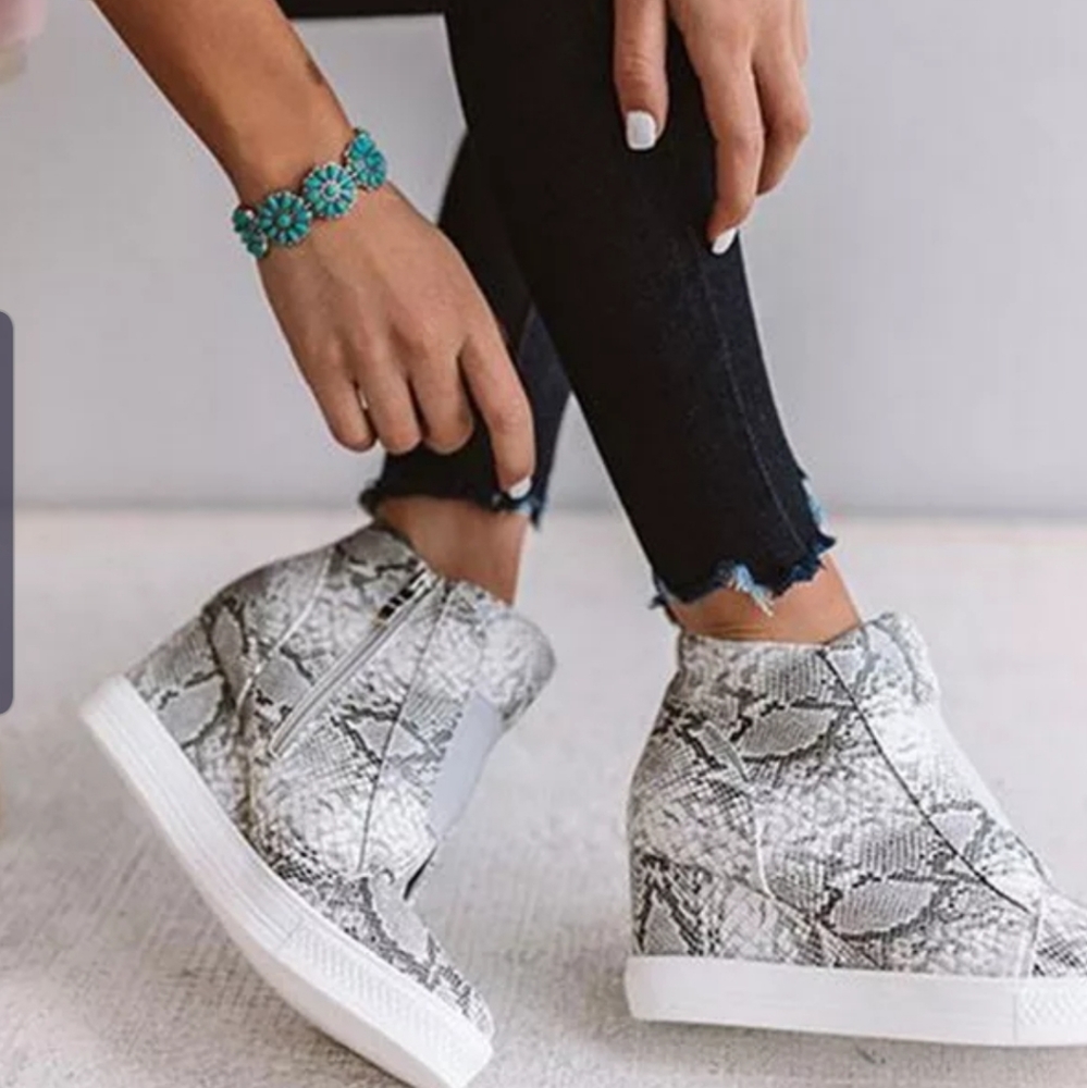 Ankle booties snakeskin